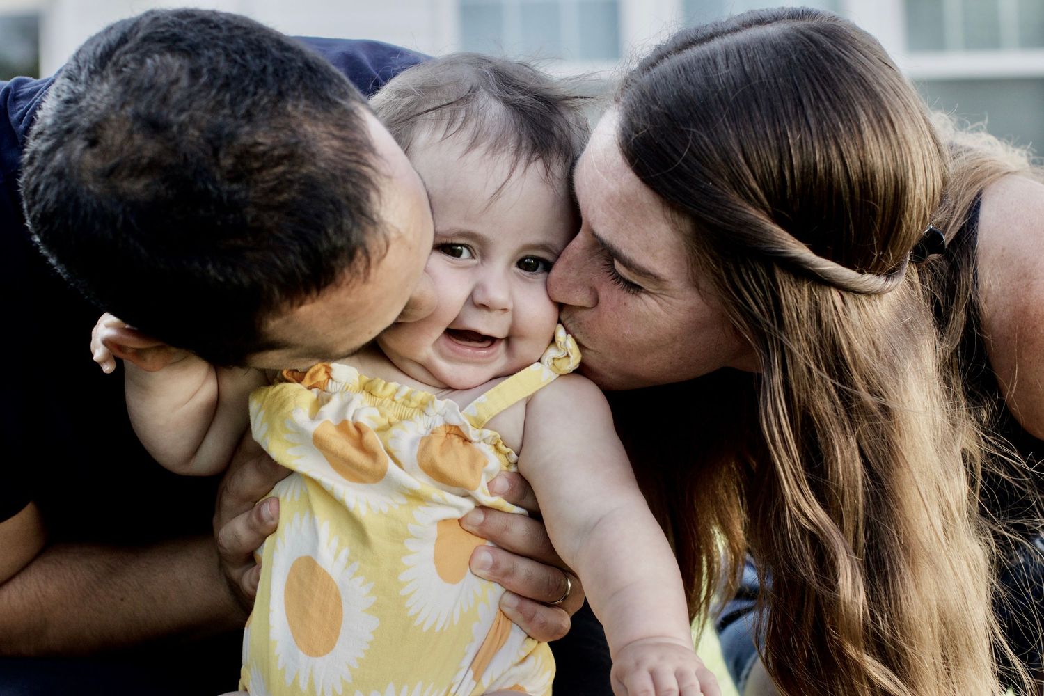 backyard shoot for beautiful young family