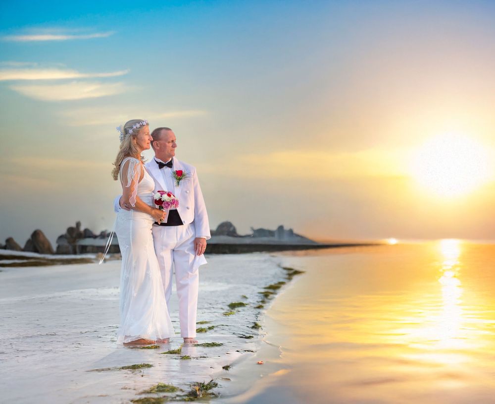 Breathtaking wedding photography in golden hour light — stunning wedding photography by Bradenton-Sarasota photographer