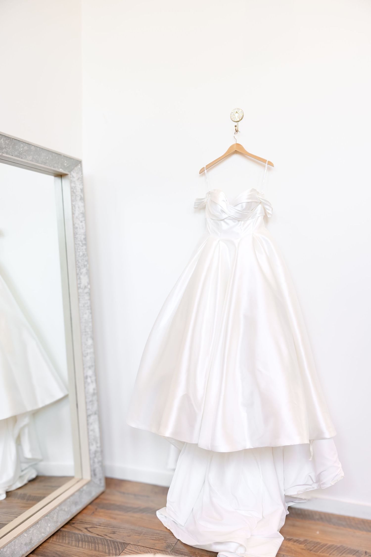 Light and airy wedding and engagement photography by Julia and Sean Photography
 serving Dayton, Columbus, Cincinnati, Ohio, and beyond.
