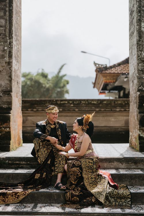 Professional prewedding photography service in Bali with Balinese traditional dress