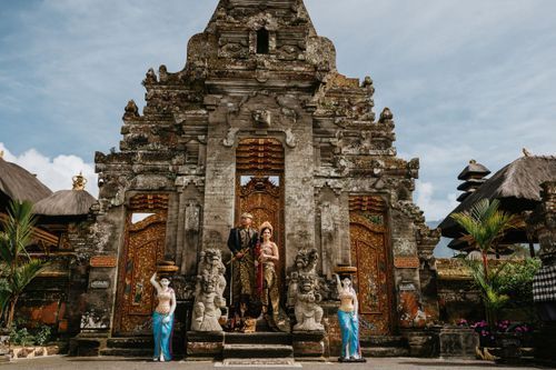 Professional prewedding photography service in Bali with Balinese traditional dress