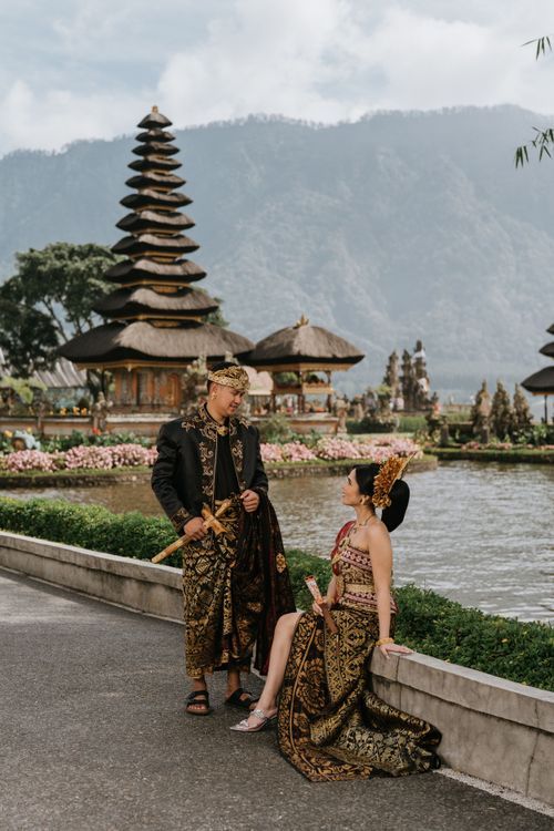 Professional prewedding photography service in Bali with Balinese traditional dress