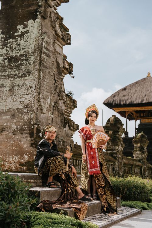 Professional prewedding photography service in Bali with Balinese traditional dress