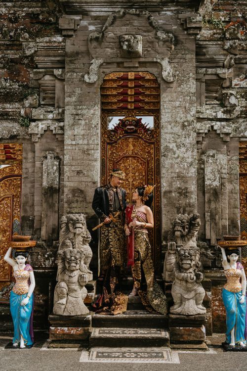 Professional prewedding photography service in Bali with Balinese traditional dress