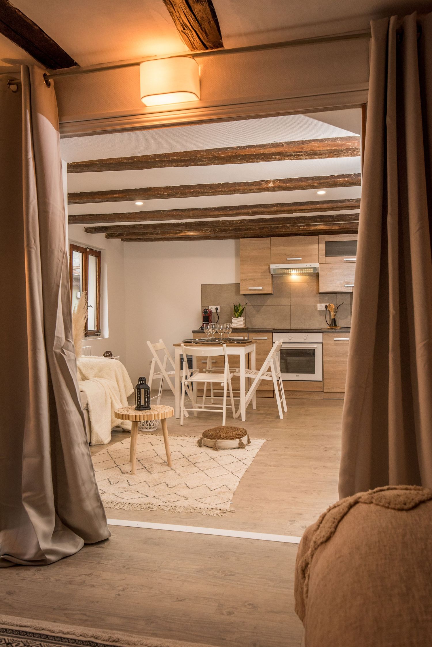 espace repas appartement location saisonnière Alsace