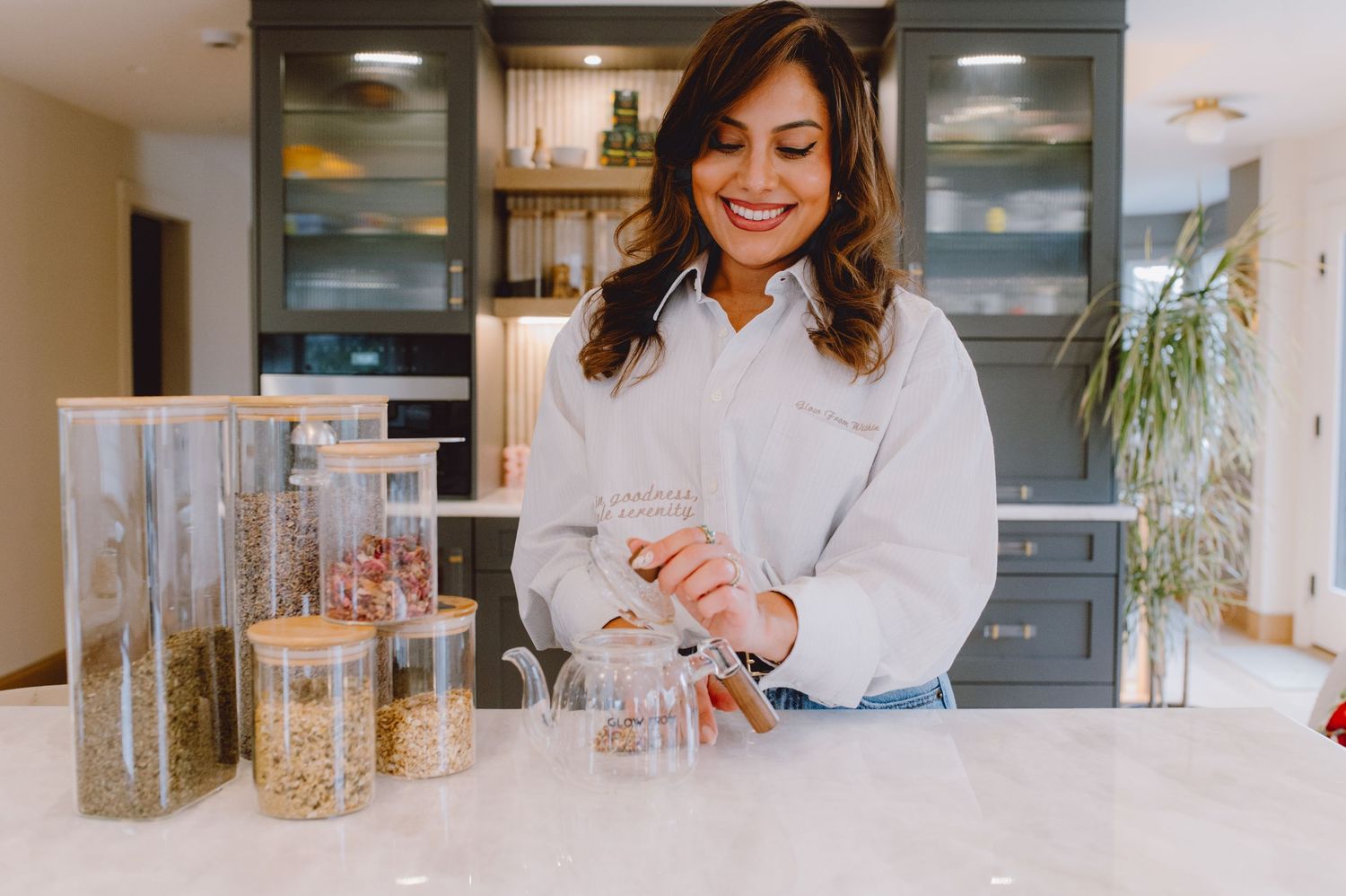 Local New Jersey tea maker creating small batch herbal blends. Woman-owned tea business in New Jersey packaging handmade teas