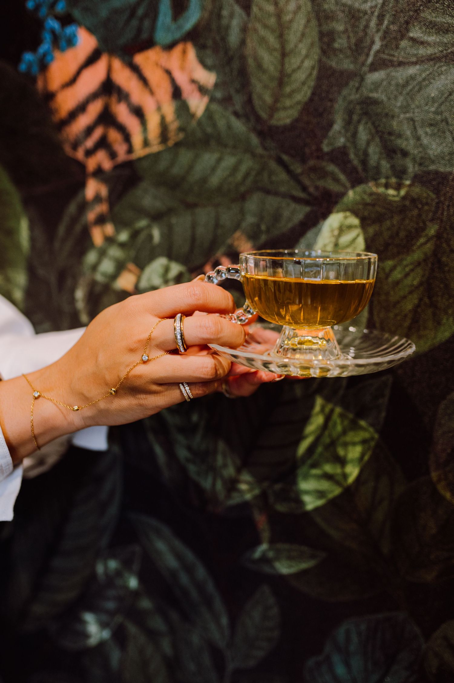 Local New Jersey tea maker creating small batch herbal blends. Woman-owned tea business in New Jersey packaging handmade teas