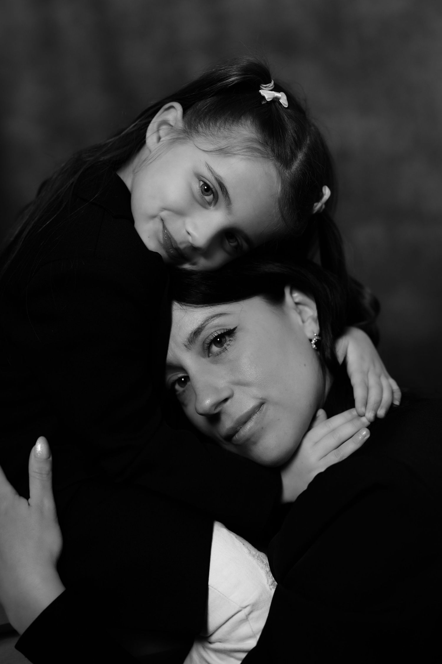 ritratto mamma e figlia in studio a sanremo per la festa della mamma