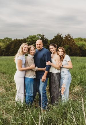mom and dad 3 teenage daughter field cloudy day