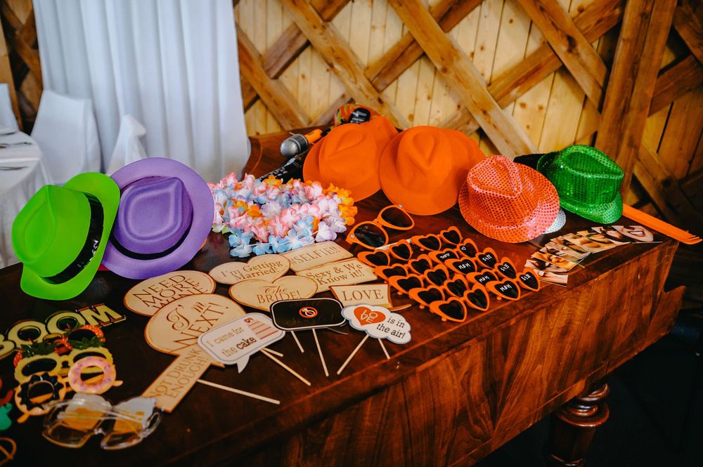 Najem photo bootha z rekviziti za zabavne fotografije
