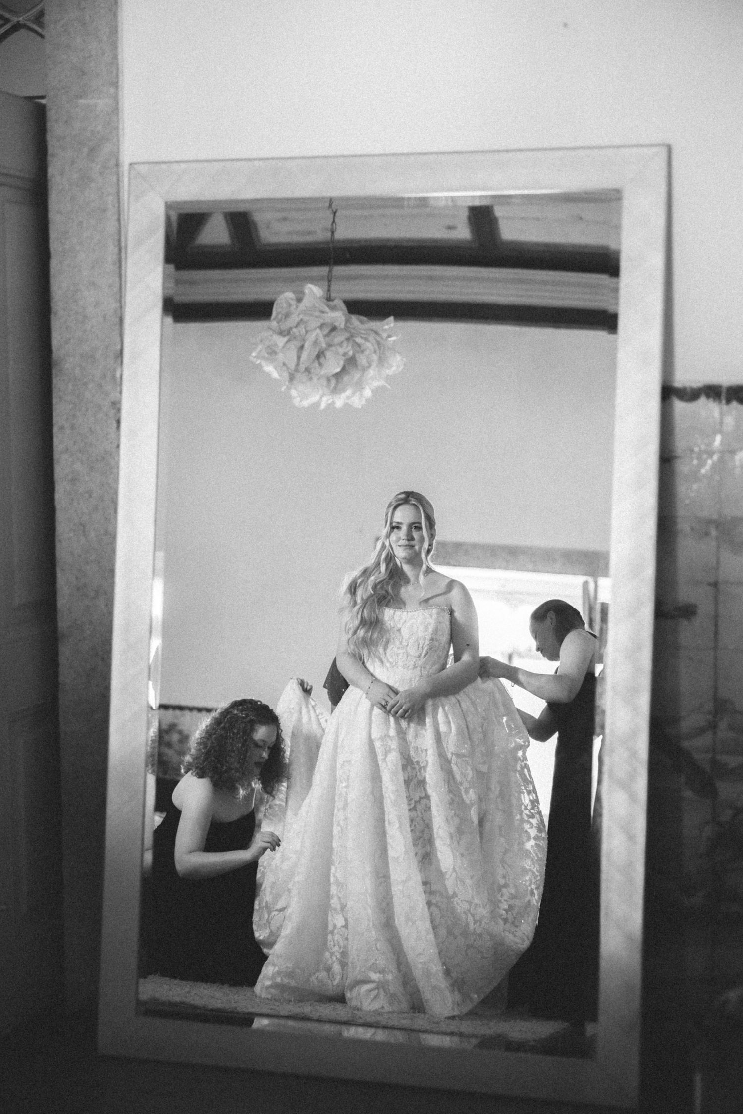 Soft and romantic wedding portraits in Portugal