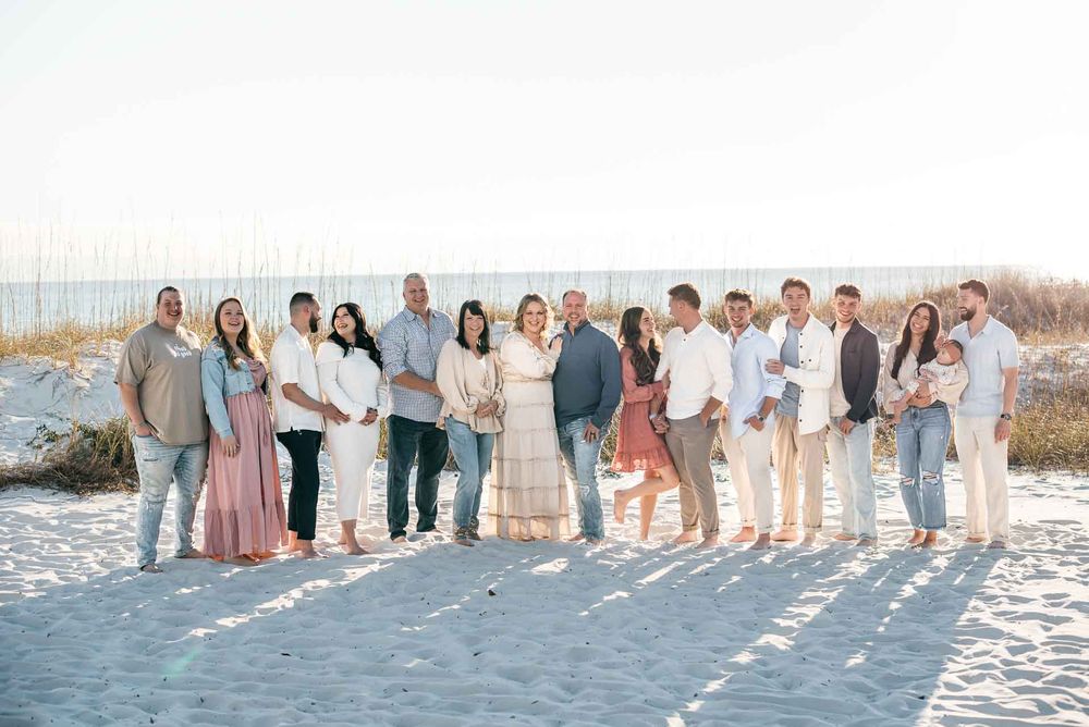 Large Family photographer specials for spring months in Destin and Miramar Beach. Photographer that travels to you in Destin Florida.