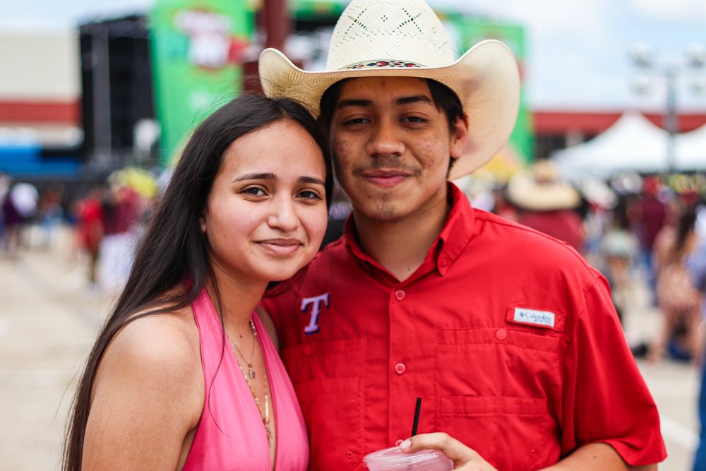 young couple, hispano, pareja,