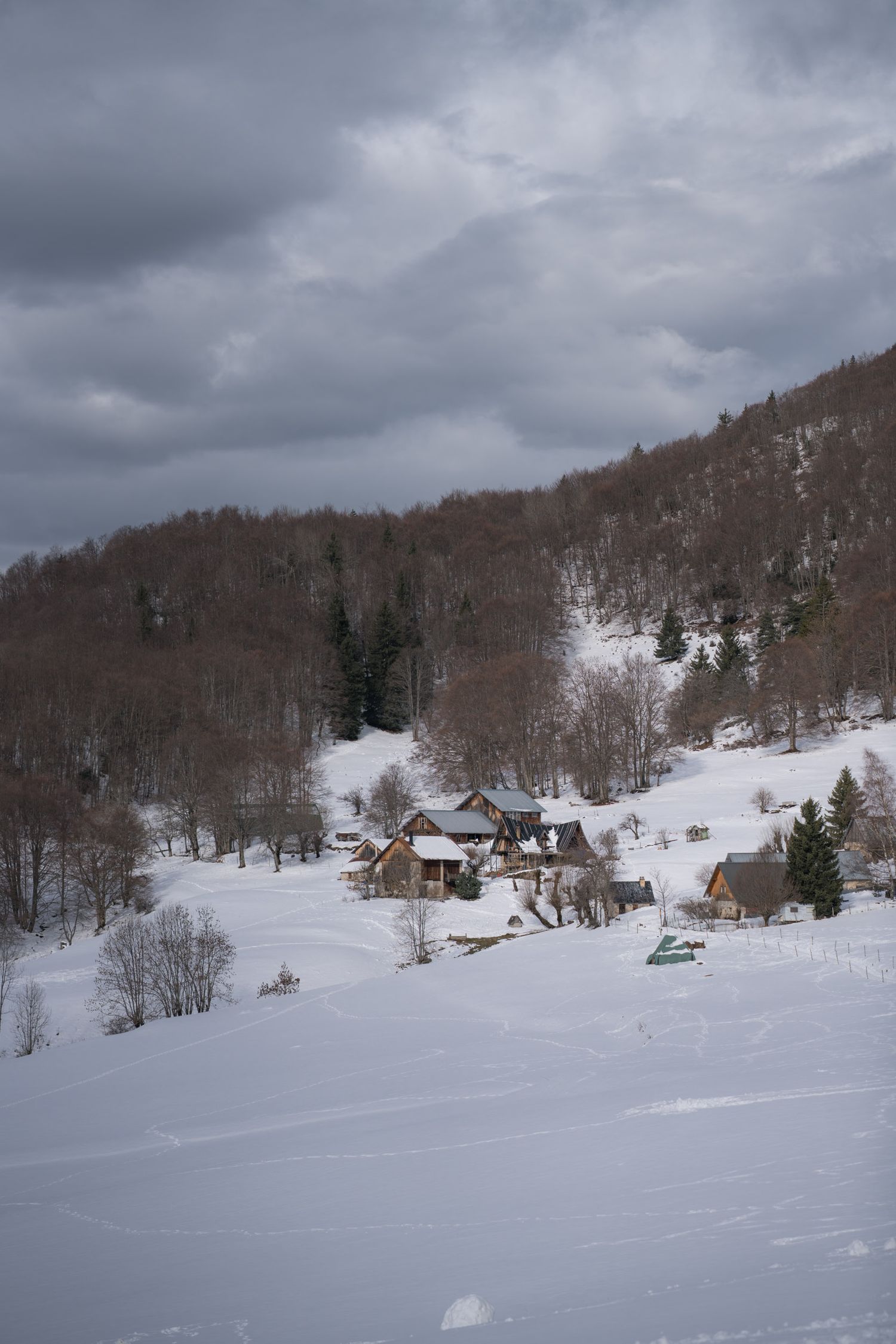 granges de joigny sous la neige