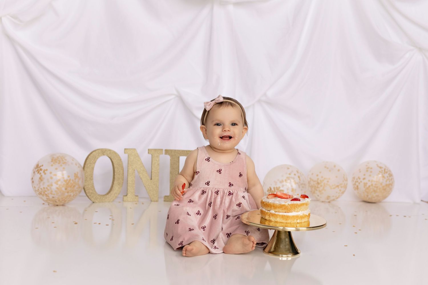 First birthday photos with Kendall Kuss Photography Lake Country family photographer, Watertown WI photography studio