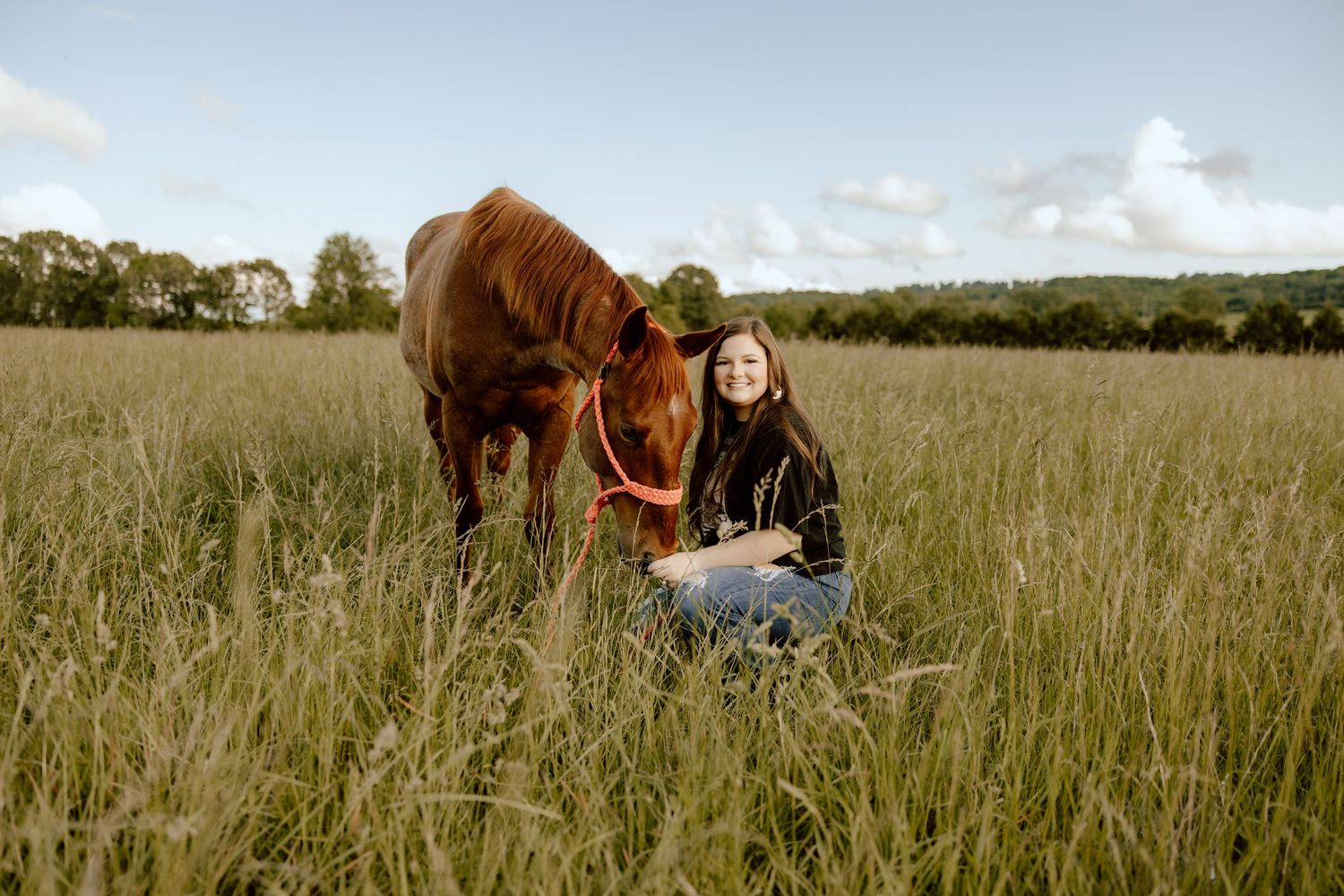 Hey, I am Rylee. A Missouri western photographer. My photography style is characterized by warm, honey-toned hues and creamy textures.