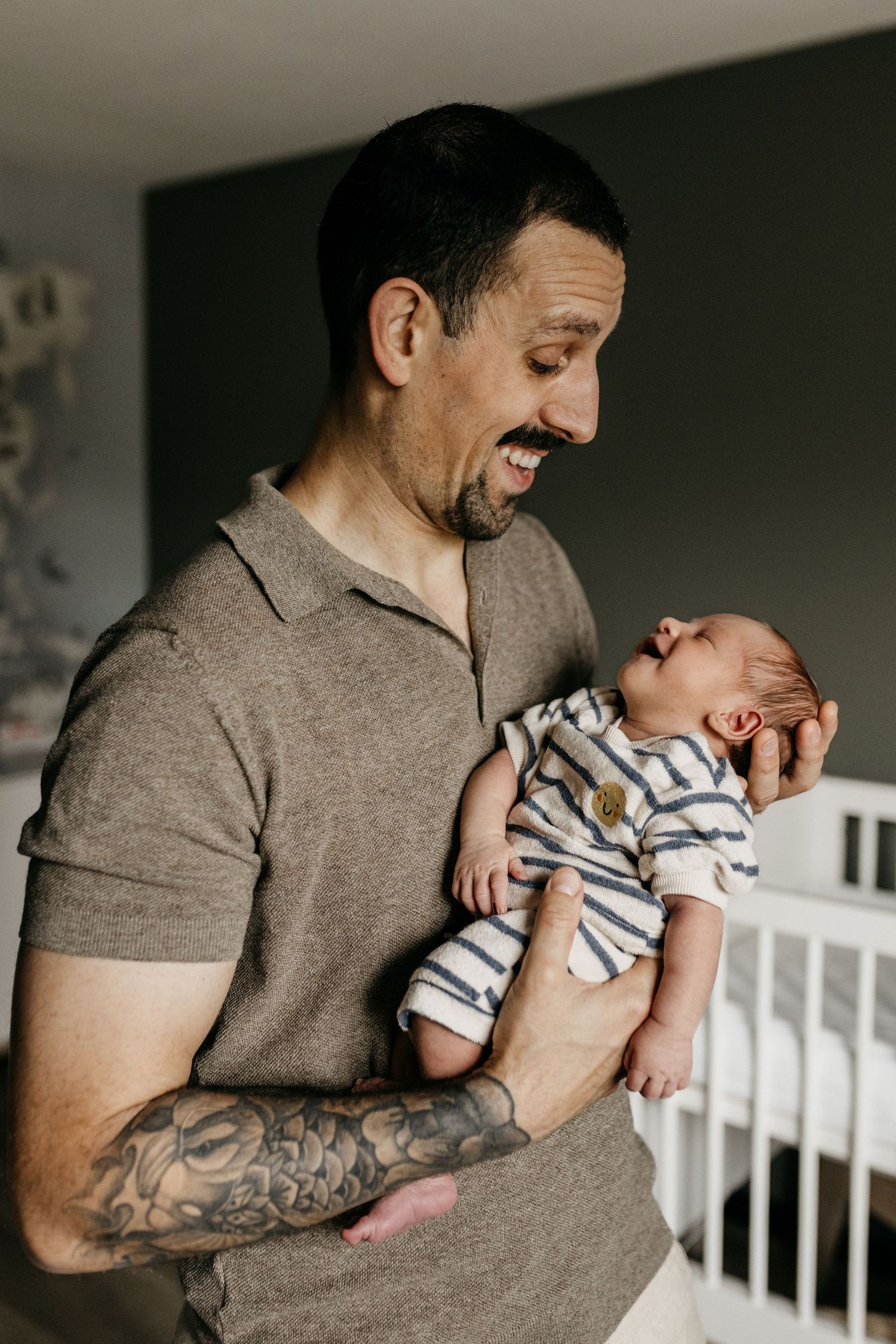 Gezinsreportage in Noord-Brabant, Breda. Fotografie door Marleen Dalebout-Nuijten. Gezin, Newborn, echte momenten samen vastgelegd.
