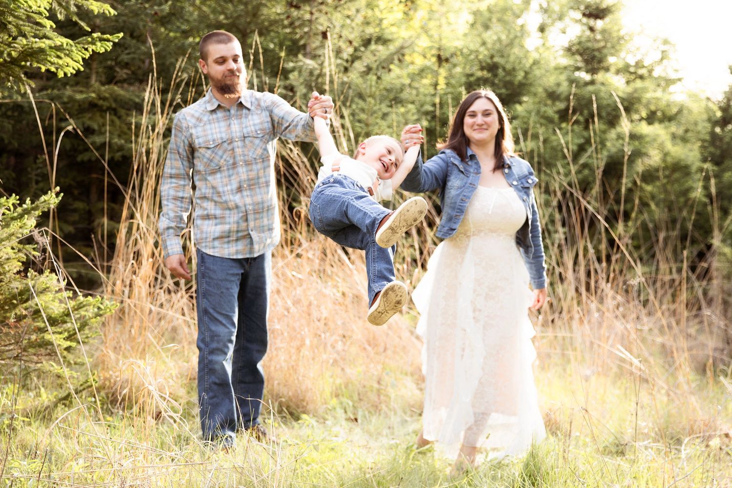 family photographer outdoors natural light Jessica Roth Photography Janesville Wisconsin Professional Photographer  children love affection