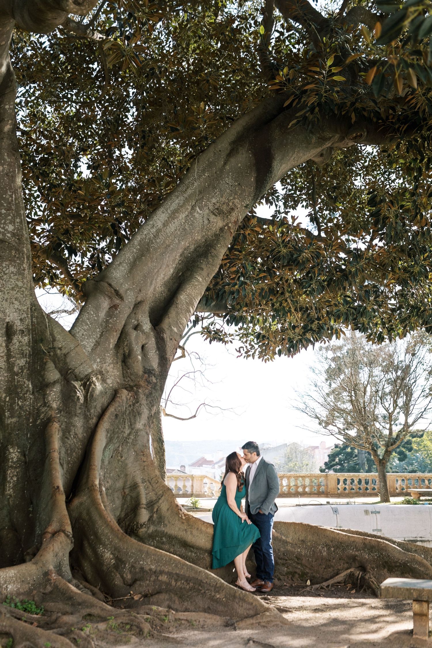 Engagement session Lisbon garden romantic couple