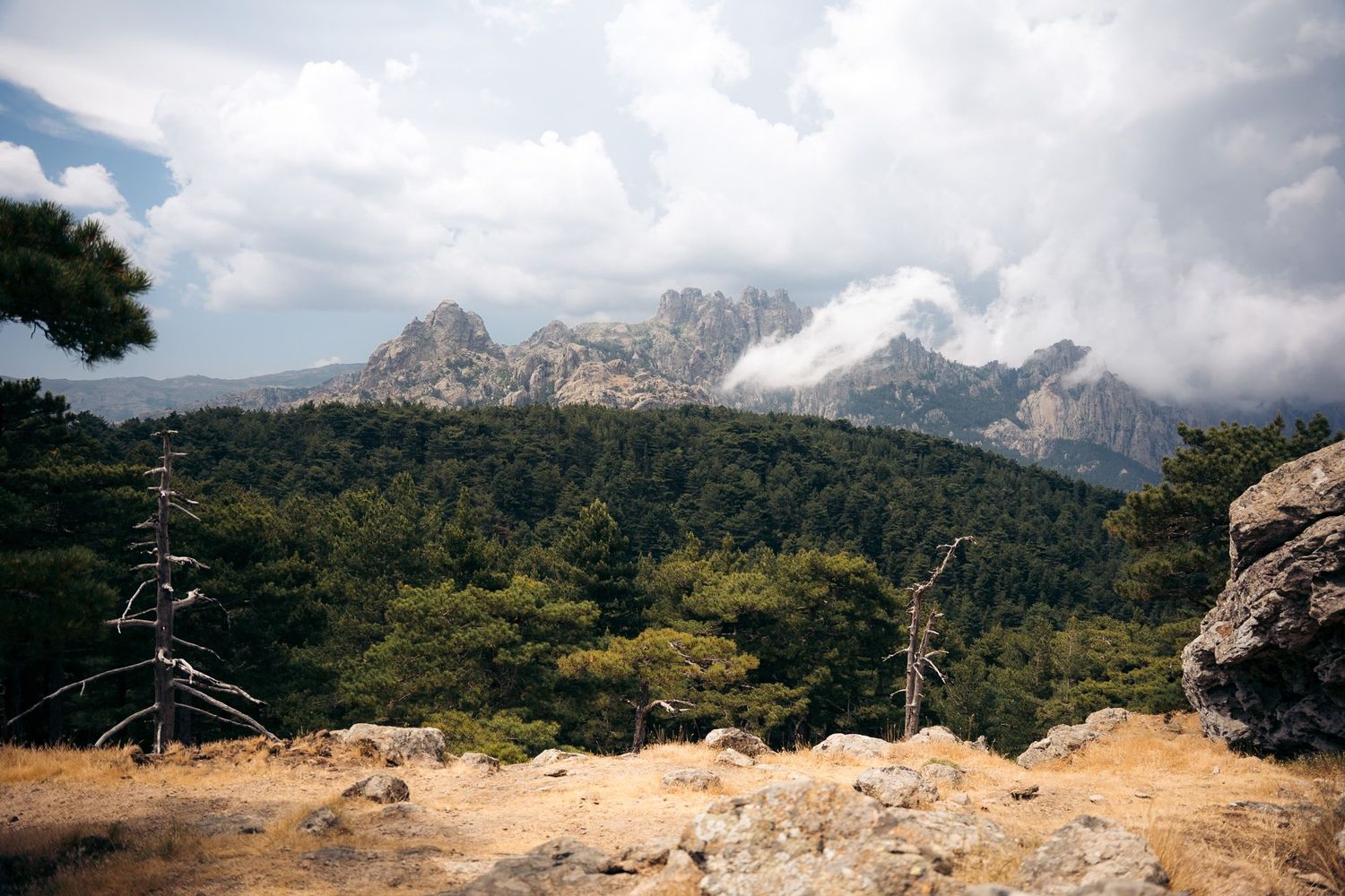 aiguilles de bavella en corse depuis le belvédère du trou de la bombe