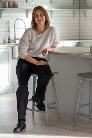 Företagsfoto av Fotograf Jessica Lindqvist - porträtt av Sofies finaste, klädbutik på Vindö.