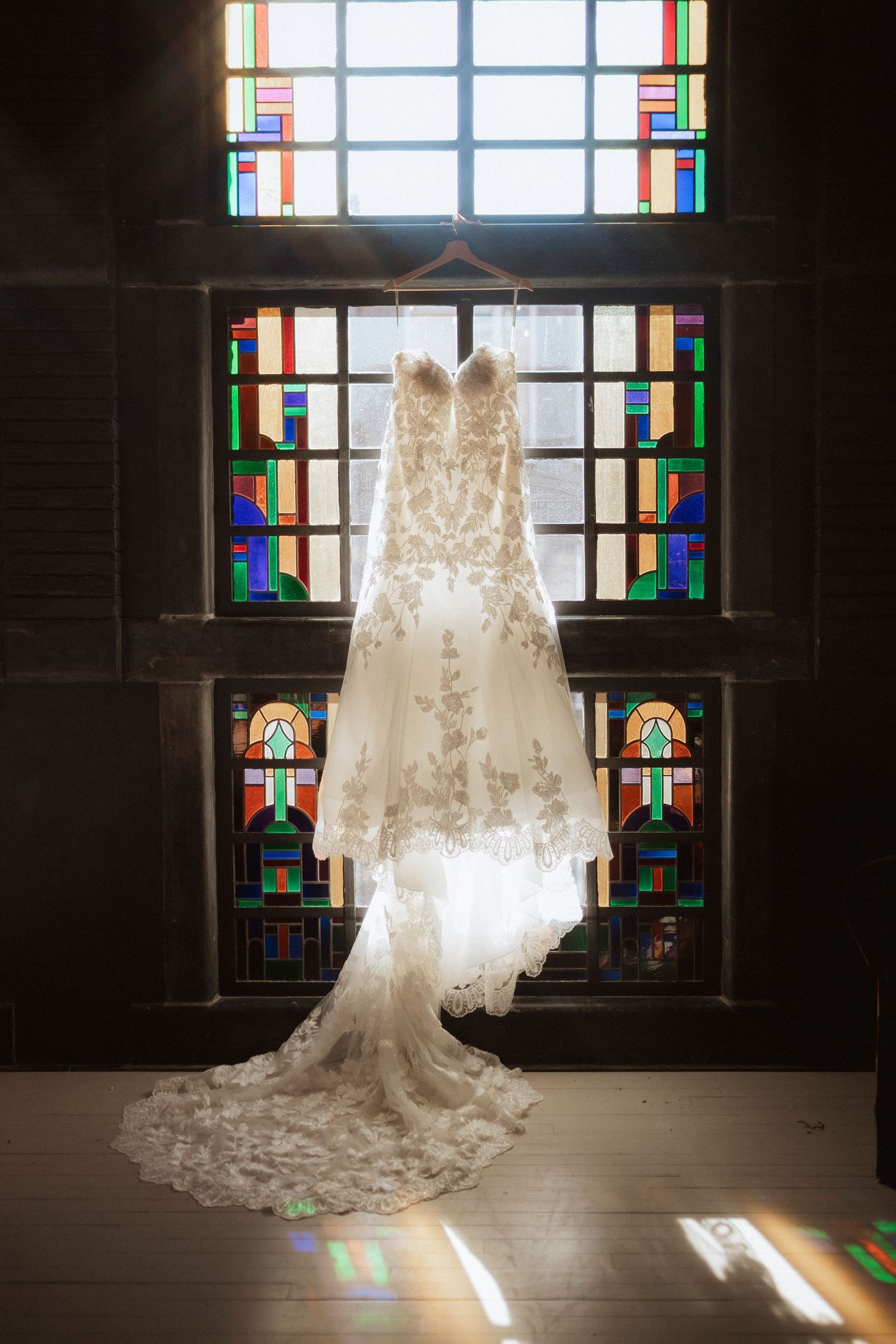 Detailfoto van trouwjurk bruid door Rochelli's Fotografie