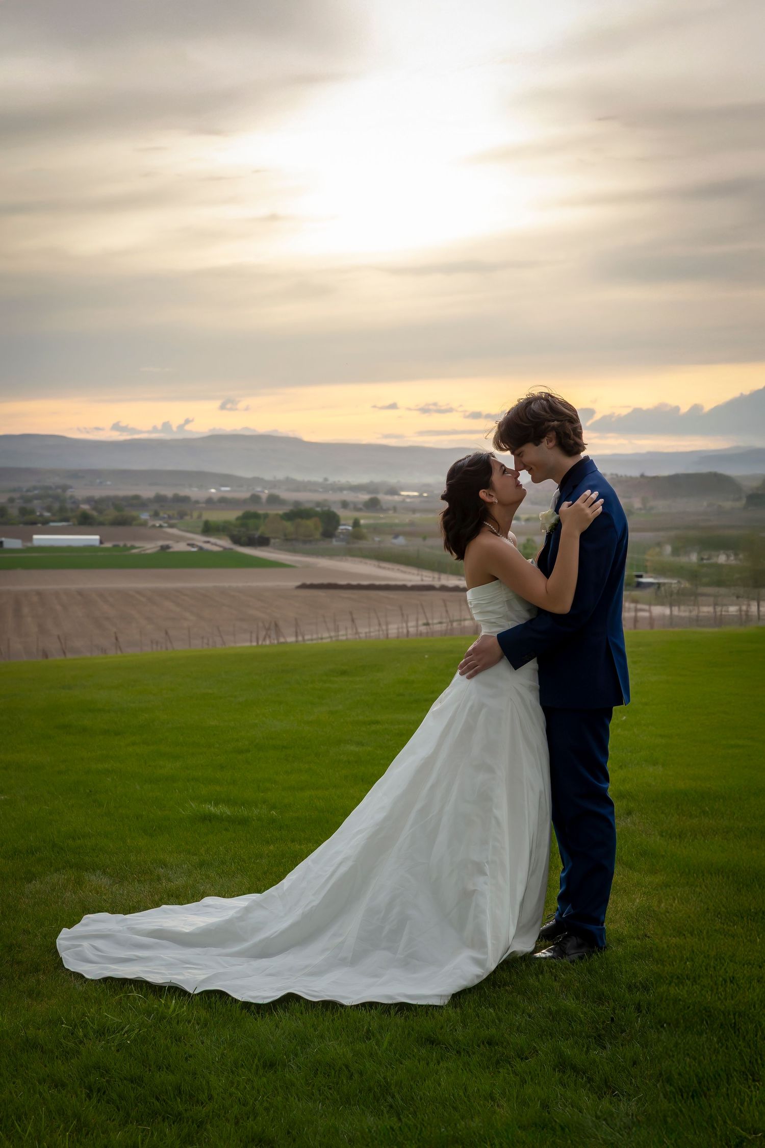 Boise wedding photographer, Boise wedding planner, Boise wedding flowers, Boise officiant. Boise wedding beauty, Boise flowers. newlyweds