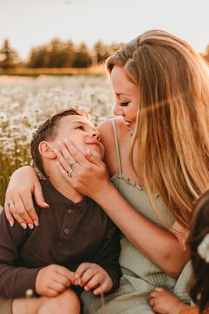 Daisy Wildflower field photography session in Tacoma Washington Spring family photographer