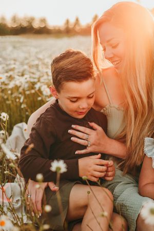 Daisy Wildflower field photography session in Tacoma Washington Spring family photographer