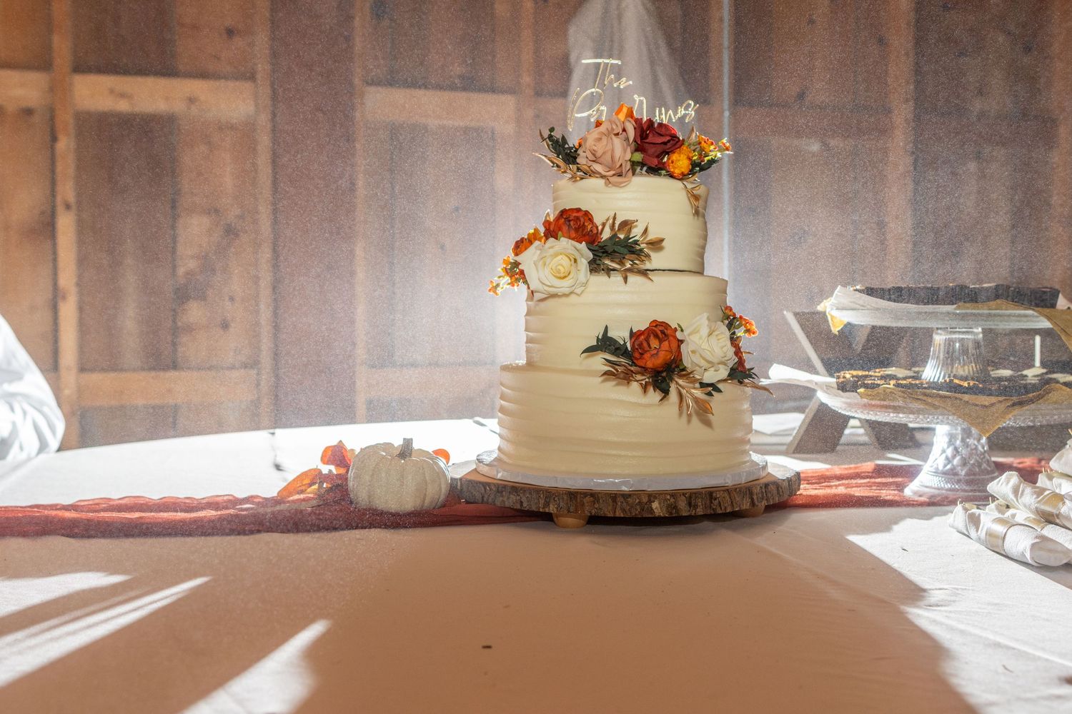 Wedding cake at a cheap barn wedding venue in dallas