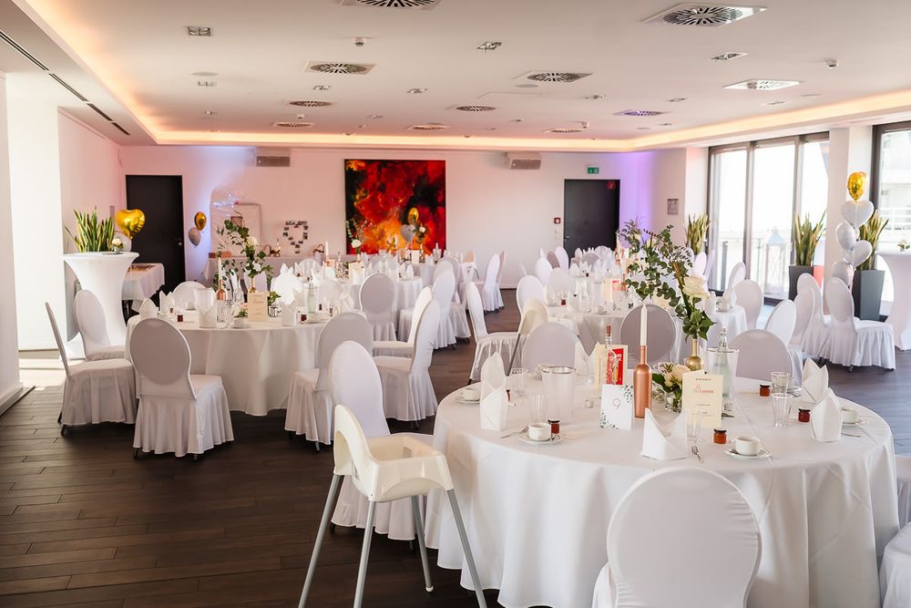Impression einer freien Trauung mit Traurednerin Helen von Gluecksmarie in der FrühLounge in Köln.