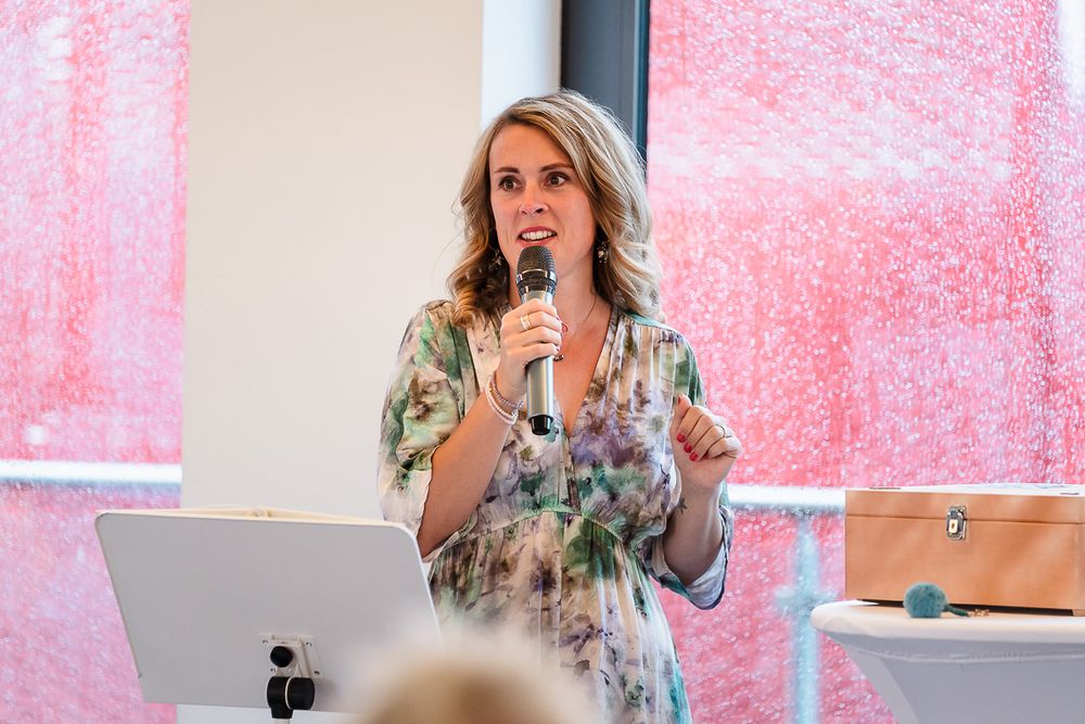 Impression einer freien Trauung mit Traurednerin Helen von Gluecksmarie in der FrühLounge in Köln.