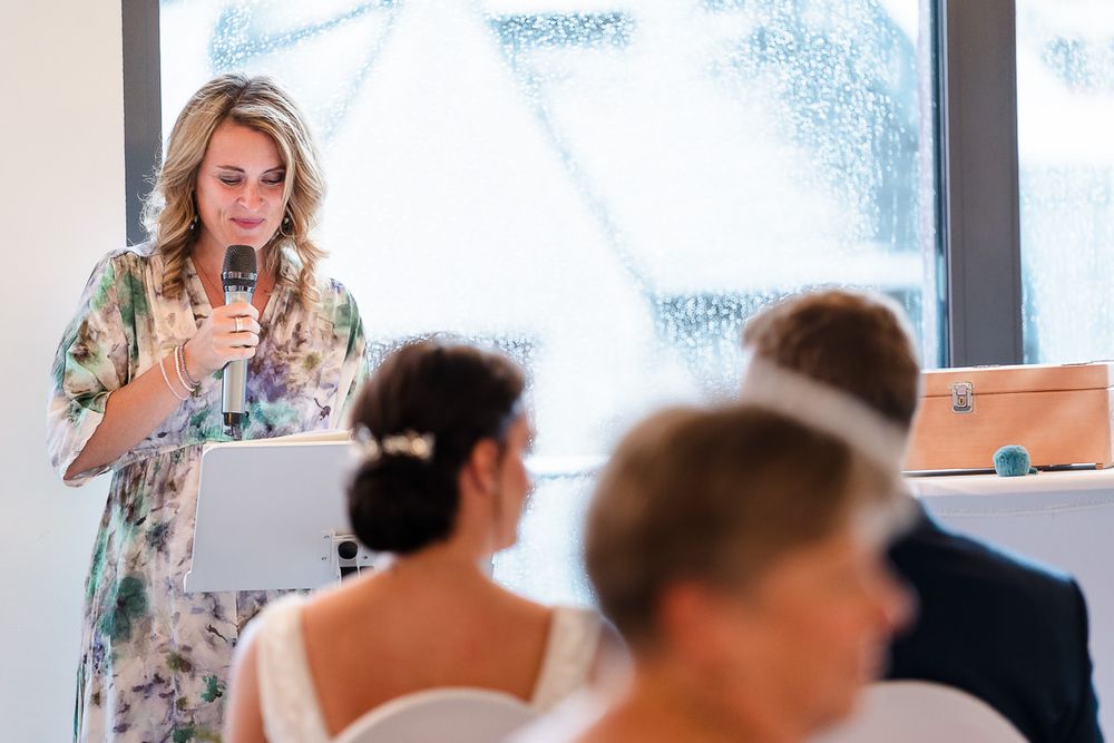 Impression einer freien Trauung mit Traurednerin Helen von Gluecksmarie in der FrühLounge in Köln.