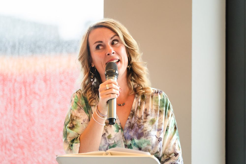 Impression einer freien Trauung mit Traurednerin Helen von Gluecksmarie in der FrühLounge in Köln.