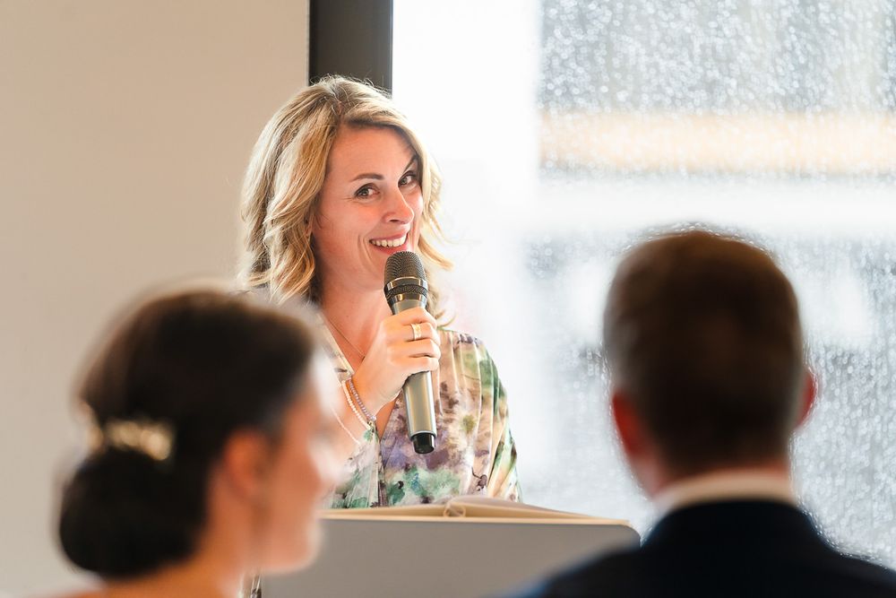 Impression einer freien Trauung mit Traurednerin Helen von Gluecksmarie in der FrühLounge in Köln.