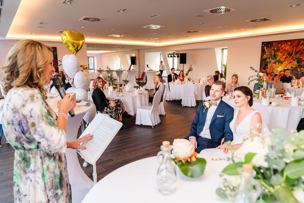 Impression einer freien Trauung mit Traurednerin Helen von Gluecksmarie in der FrühLounge in Köln.