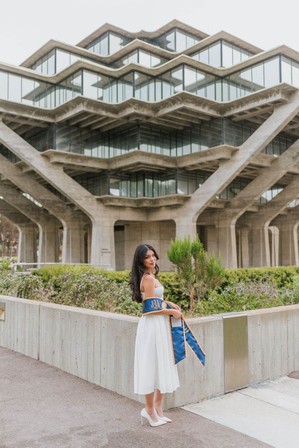UCSD, University of California San Diego, Geisel Library Graduation Photos, Grad Photos, Golden Graduates, Anna Romani Photography