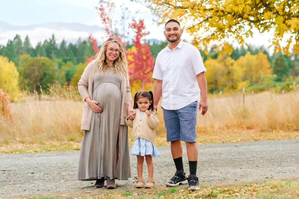 family maternity portrait with autumn colors