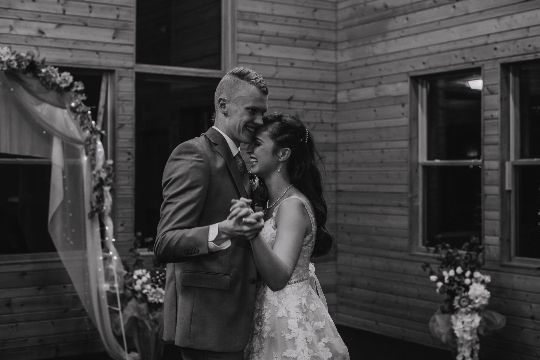 bride and groom elopement hanson park new brighton minnesota minneapolis