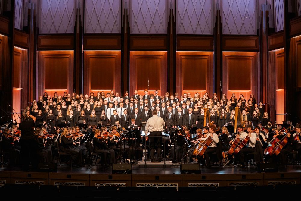 Group photo of the symphony and choir