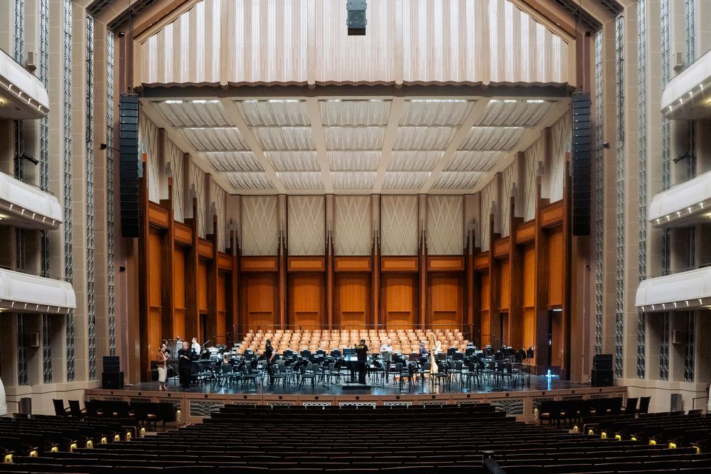 Establishing shot of concert hall