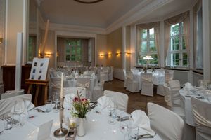 Hochzeitsfotograf Berlin begleitet freie Trauung im Haus Sanssouci am Wannsee – emotionale Hochzeitsreportage in eleganter Kulisse