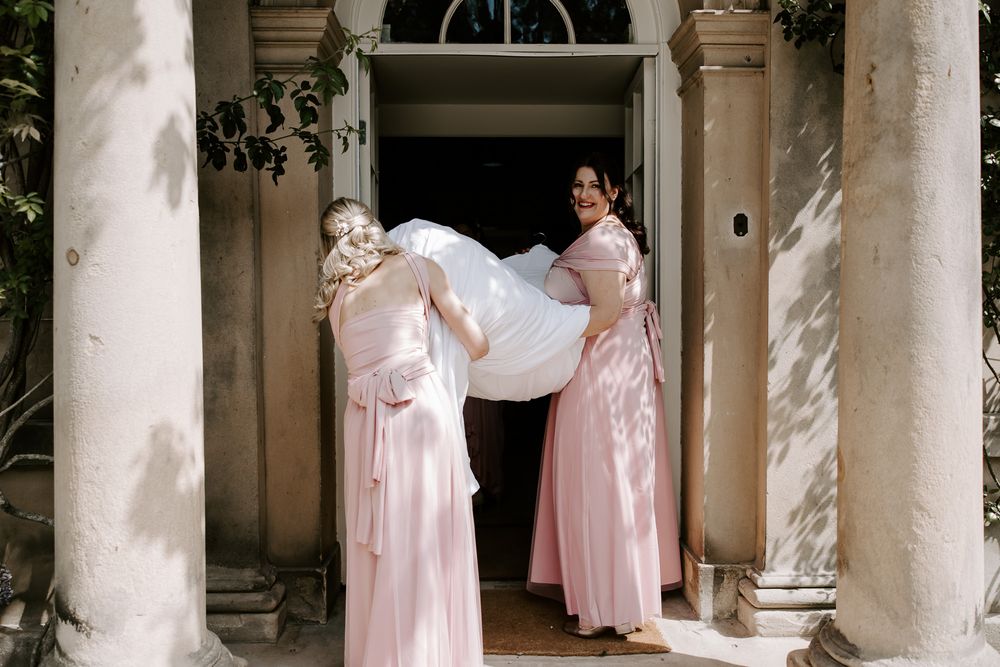 bridal party ariving