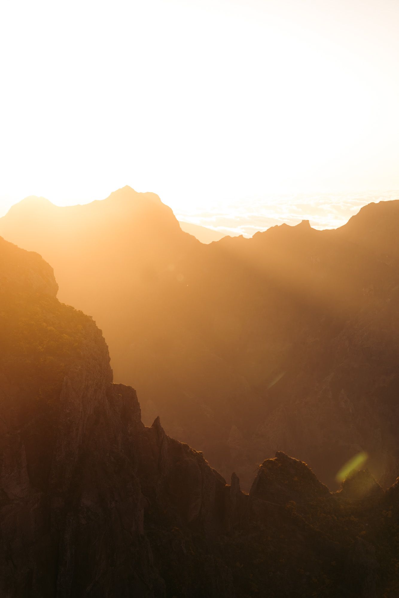 Paysage de montagnes au sunset au pico do ariero a madère