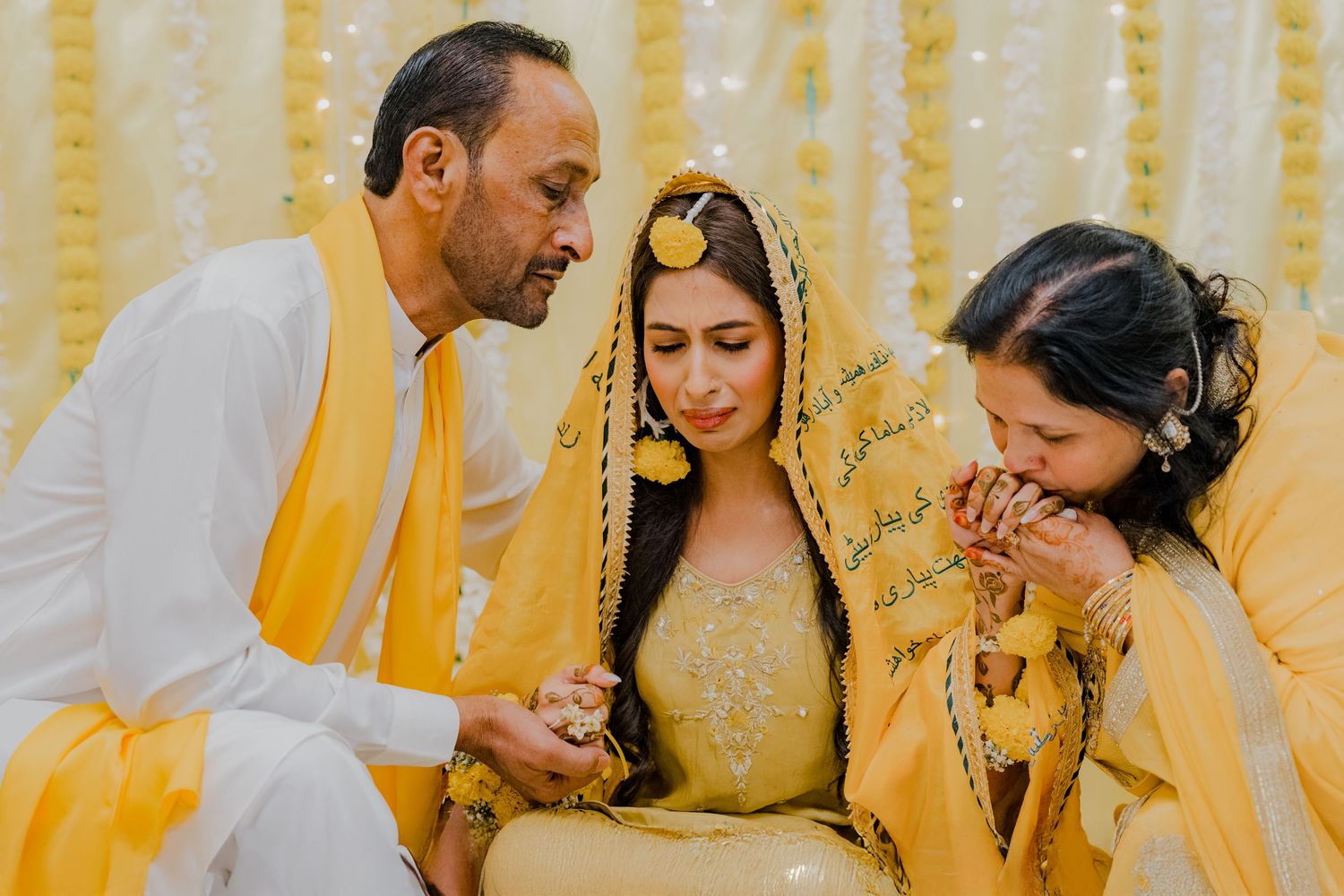Emotional family moment during Indian wedding rituals in Dubai