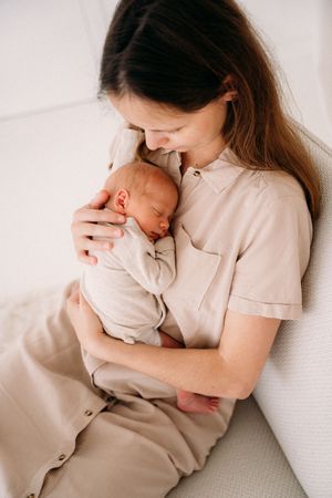 Fotoshoot pasgeborene in daglichtstudio te Edegem, nabij Wilrijk