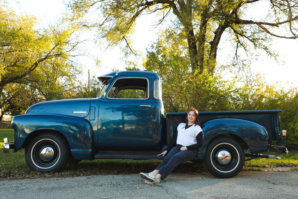 senior girl photo vintage truck