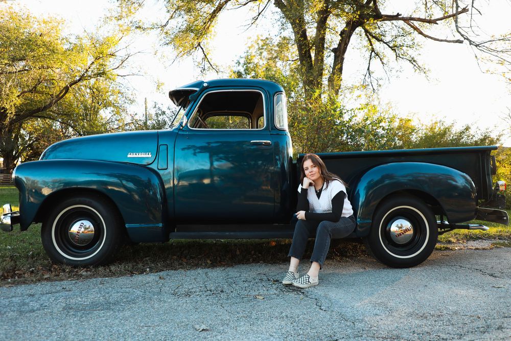 senior girl photo vintage truck