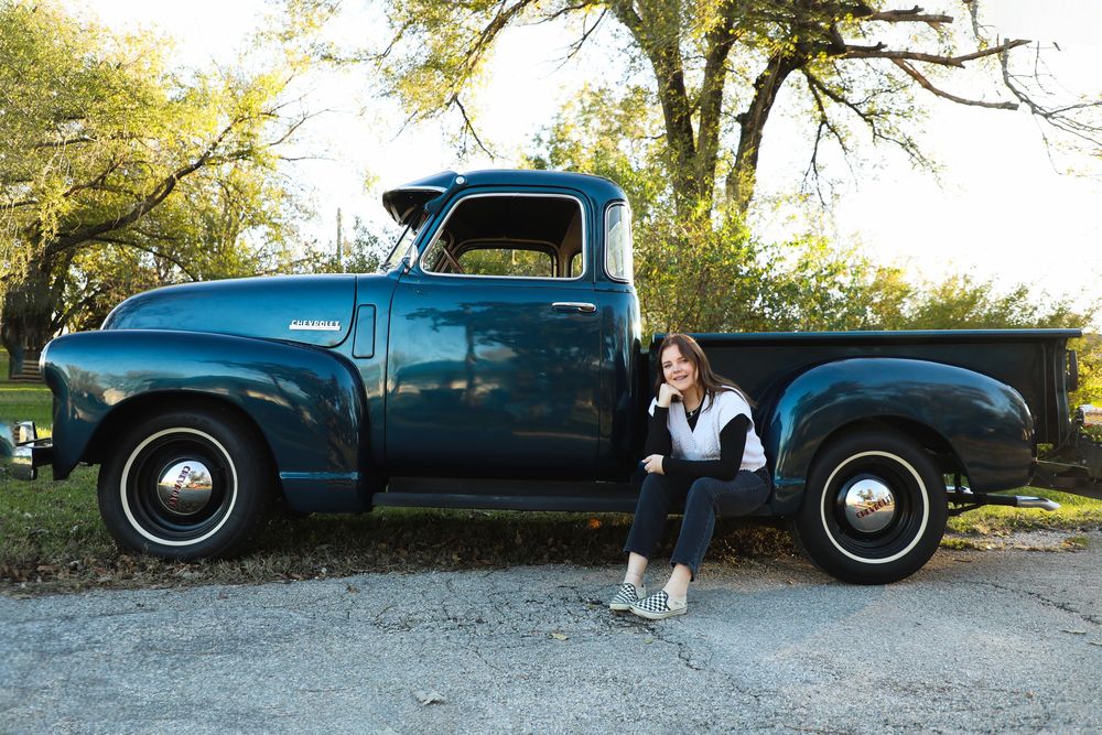senior girl photo vintage truck