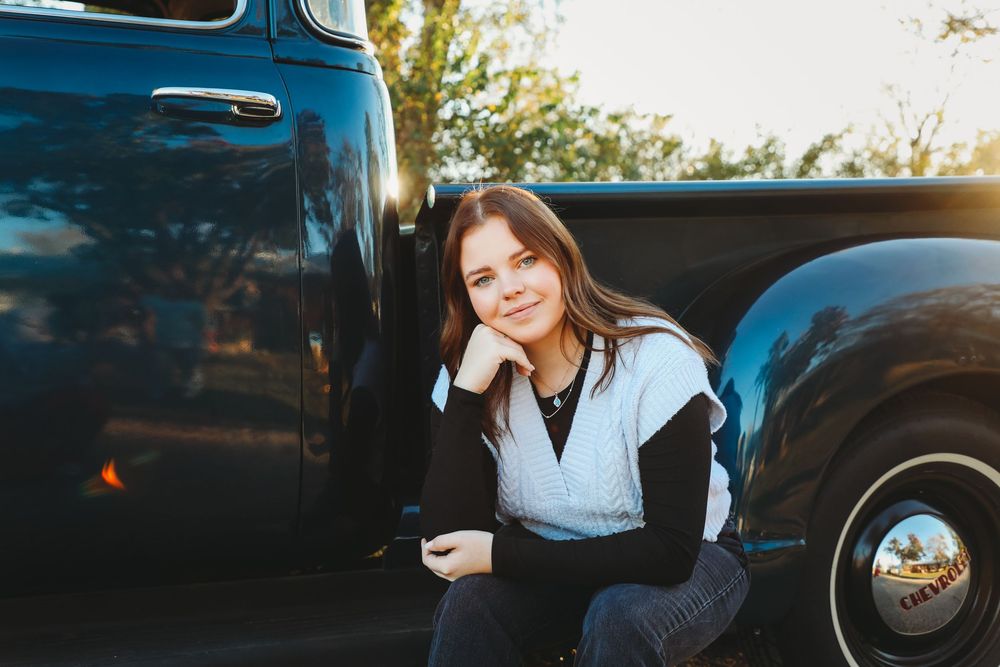 senior girl photo vintage truck